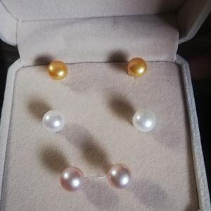 It's sold, cannot  delete this posting